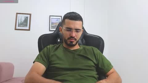 Snapshot of alejandroo_7 chatting on 11-22-25, 04:06 alejandroo_7 online show from 11-22-25, 04:06