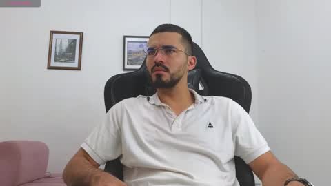 Snapshot of alejandroo_7 chatting on 11-25-25, 02:50 alejandroo_7 online show from 11-25-25, 02:50