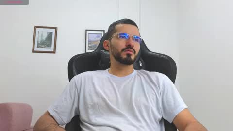 Snapshot of alejandroo_7 chatting on 11-29-25, 03:15 alejandroo_7 online show from 11-29-25, 03:15