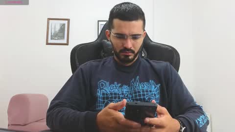 Snapshot of alejandroo_7 chatting on 12-01-25, 06:35 alejandroo_7 online show from 12-01-25, 06:35