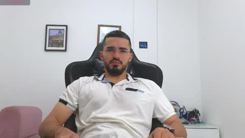 Snapshot of alejandroo_7 chatting on 12-14-25, 04:45 alejandroo_7 online show from 12-14-25, 04:45