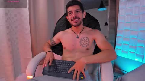 Snapshot of alejandrostorm chatting on 12-20-25, 09:00 Alejo online show from 12-20-25, 09:00