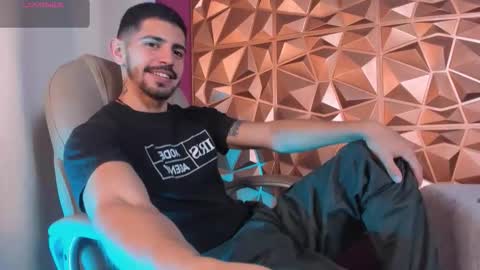 Snapshot of alejandrostorm chatting on 02-19-26, 09:00 Alejo online show from 02-19-26, 09:00