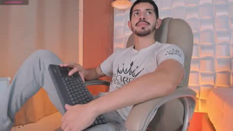 Snapshot of alejandrostorm chatting on 03-04-26, 11:00 Alejo online show from 03-04-26, 11:00