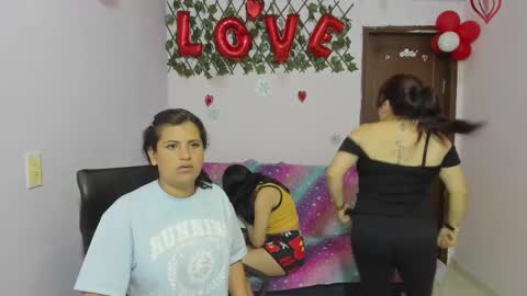 Snapshot of alejita_smithh chatting on 03-04-25, 03:37 zoe and Kataleya online show from 03-04-25, 03:37