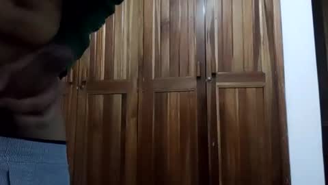 Snapshot of alejo_camboy chatting on 12-28-24, 07:11 Alejo online show from 12-28-24, 07:11