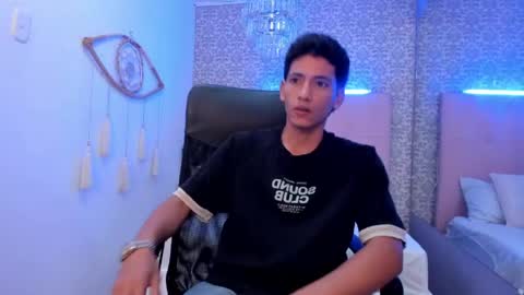 alejo_exotic online show from 04-25-26, 01:36