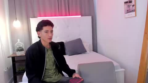 Snapshot of alejo_exotic chatting on 05-09-26, 12:21 alejo_exotic online show from 05-09-26, 12:21