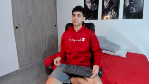 alejo_gray1 online show from 02-26-26, 12:48