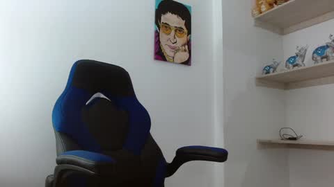 Snapshot of alejo_hot23 chatting on 12-23-24, 12:46 David online show from 12-23-24, 12:46