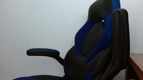 Snapshot of alejo_hot23 chatting on 02-01-25, 02:26 David online show from 02-01-25, 02:26