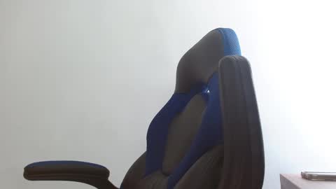 Snapshot of alejo_hot23 chatting on 02-16-25, 06:21 David online show from 02-16-25, 06:21