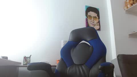 Snapshot of alejo_hot23 chatting on 02-24-25, 02:51 David online show from 02-24-25, 02:51