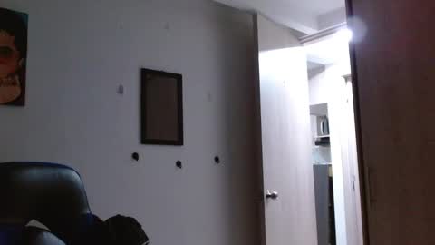 Snapshot of alejo_hot23 chatting on 10-12-25, 12:53 David online show from 10-12-25, 12:53