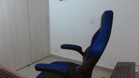 Snapshot of alejo_hot23 chatting on 11-15-25, 01:47 David online show from 11-15-25, 01:47