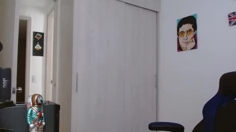 Snapshot of alejo_hot23 chatting on 11-29-25, 04:21 David online show from 11-29-25, 04:21