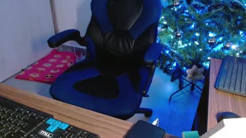 Snapshot of alejo_hot23 chatting on 12-18-25, 02:06 David online show from 12-18-25, 02:06