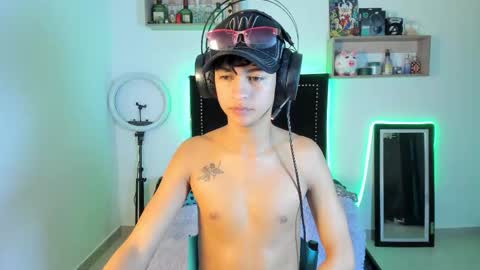 Snapshot of alejoo_storms chatting on 11-19-25, 12:54 alejo online show from 11-19-25, 12:54