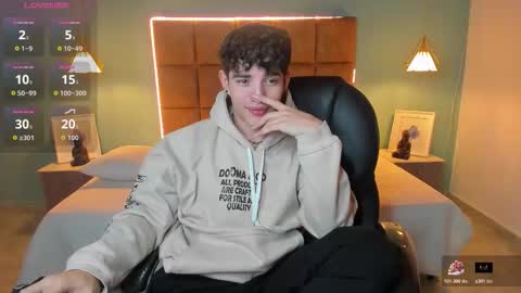 ALejoo Saenz online show from 10-30-25, 02:35