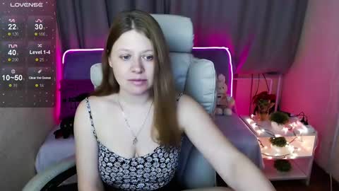 Snapshot of alekasamui chatting on 12-14-24, 04:01 Aleksa online show from 12-14-24, 04:01