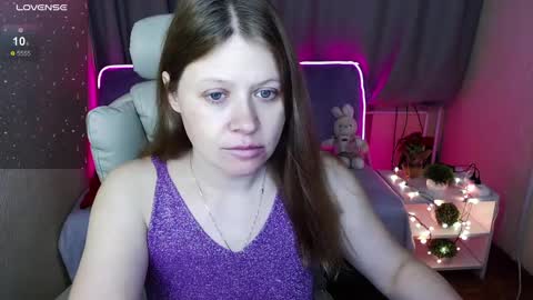 Snapshot of alekasamui chatting on 12-20-24, 03:47 Aleksa online show from 12-20-24, 03:47
