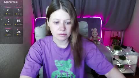 Snapshot of alekasamui chatting on 02-05-25, 01:37 Aleksa online show from 02-05-25, 01:37