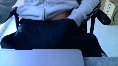 Snapshot of aleks8686 chatting on 12-15-25, 02:43 Aleks online show from 12-15-25, 02:43