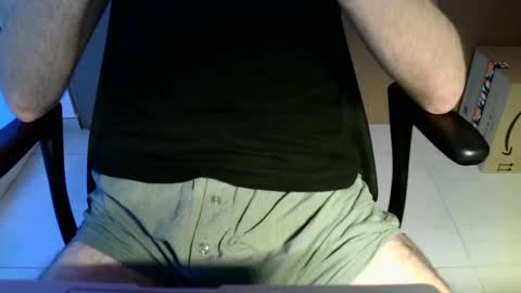 Snapshot of aleks8686 chatting on 12-19-25, 03:19 Aleks online show from 12-19-25, 03:19