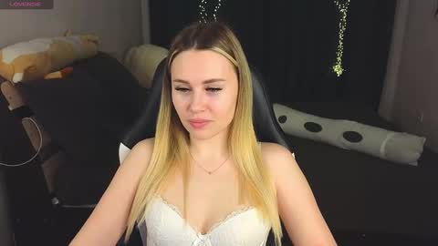 Snapshot of alena_hot_sex chatting on 01-22-25, 05:38 Alena online show from 01-22-25, 05:38
