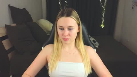 Snapshot of alena_hot_sex chatting on 01-23-25, 04:26 Alena online show from 01-23-25, 04:26
