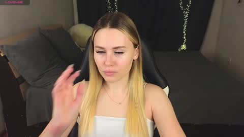 Snapshot of alena_hot_sex chatting on 01-31-25, 04:27 Alena online show from 01-31-25, 04:27