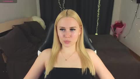 Snapshot of alena_hot_sex chatting on 02-21-25, 02:16 Alena online show from 02-21-25, 02:16