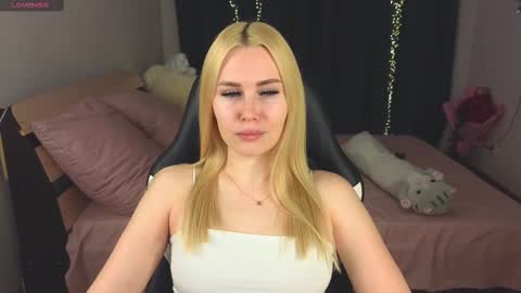 Snapshot of alena_hot_sex chatting on 02-26-25, 02:25 Alena online show from 02-26-25, 02:25