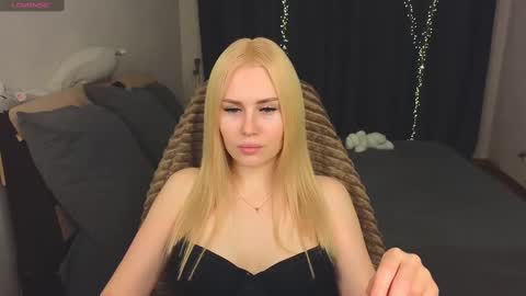 Snapshot of alena_hot_sex chatting on 03-05-25, 04:35 Alena online show from 03-05-25, 04:35