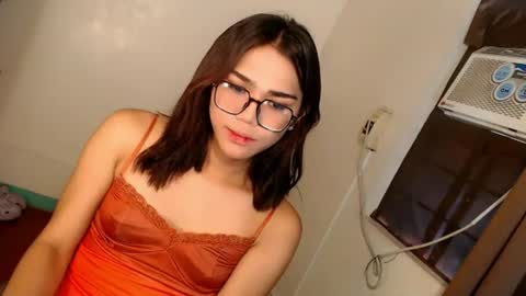 Snapshot of alenajones chatting on 07-25-26, 11:35 alenajones online show from 07-25-26, 11:35