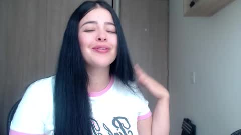 Snapshot of aleska__bell chatting on 09-08-25, 03:00 Aleska online show from 09-08-25, 03:00