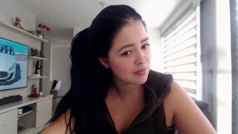 Snapshot of aleska__bell chatting on 09-11-25, 03:01 Aleska online show from 09-11-25, 03:01