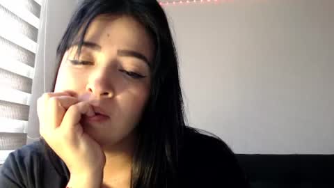 Snapshot of aleska__bell chatting on 07-27-26, 06:04 Aleska online show from 07-27-26, 06:04