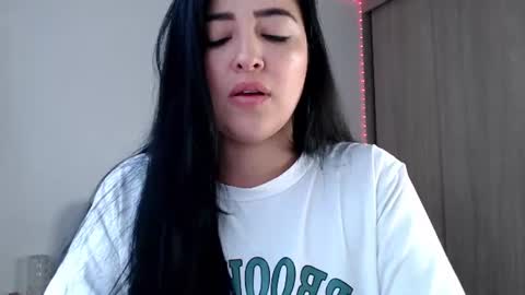 Snapshot of aleska__bell chatting on 07-28-26, 04:27 Aleska online show from 07-28-26, 04:27