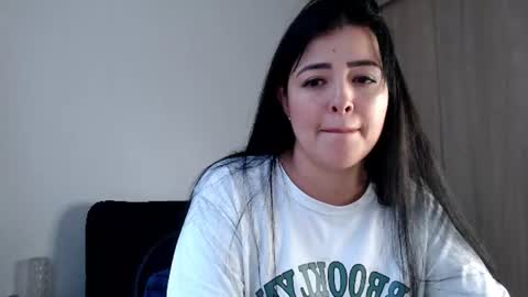Snapshot of aleska__bell chatting on 07-28-26, 05:01 Aleska online show from 07-28-26, 05:01