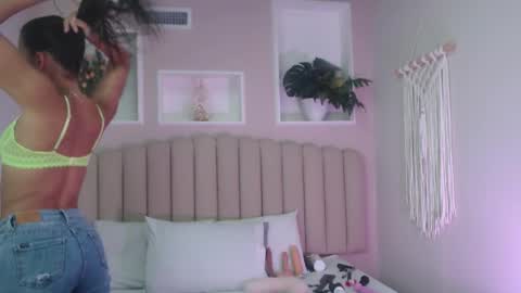 Snapshot of aleska_swarovski chatting on 01-13-26, 04:12 Aleska 3 online show from 01-13-26, 04:12