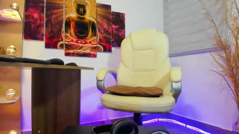 ALESSANDRO  WYE online show from 12-18-24, 09:04