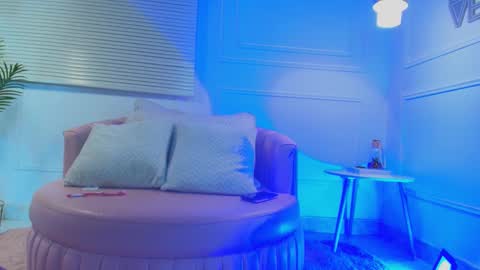 Snapshot of alessia_moon1 chatting on 11-14-25, 12:04 Alejandra online show from 11-14-25, 12:04