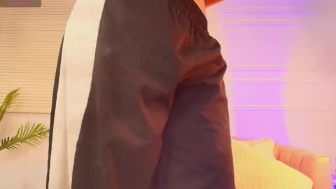 Snapshot of alessia_moon1 chatting on 12-02-25, 12:32 Alejandra online show from 12-02-25, 12:32