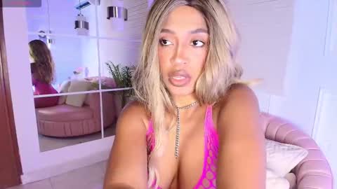 Snapshot of alessia_moon1 chatting on 12-14-25, 12:54 Alejandra online show from 12-14-25, 12:54