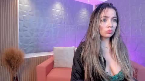 Snapshot of alessia_taylorr chatting on 02-25-25, 12:13 Alessia  Everyday From 0530 to 1430 Col Time online show from 02-25-25, 12:13