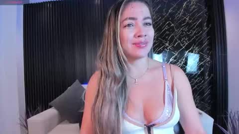 Snapshot of alessia_taylorr chatting on 09-22-25, 11:12 Alessia  Everyday From 0530 to 1430 Col Time online show from 09-22-25, 11:12