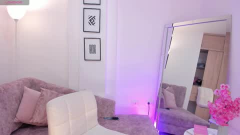 Snapshot of alessia_yorks chatting on 10-14-25, 12:50 alessia_yorks online show from 10-14-25, 12:50