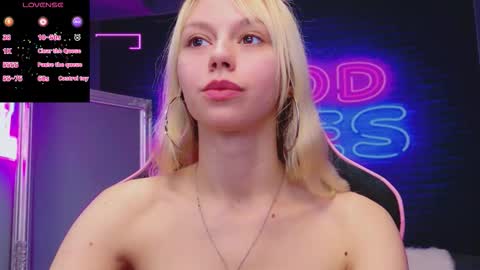 alessiacroft online show from 10-23-25, 04:23