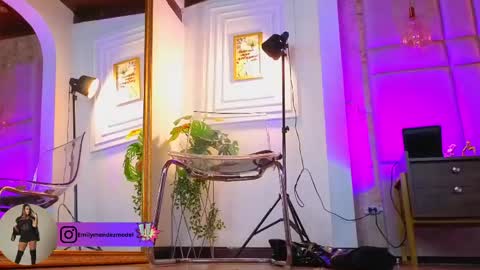 Snapshot of alessialondon chatting on 06-03-26, 02:33 Alessia online show from 06-03-26, 02:33